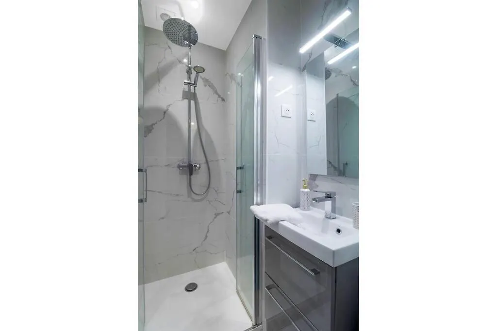 Apartment 1 Bedroom#haussmann#amazing View#effeiltower#ac *